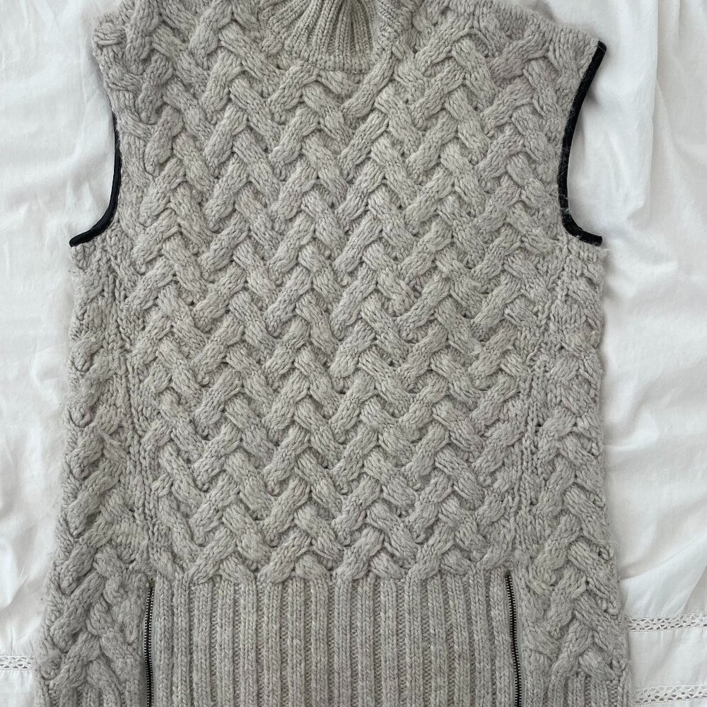 sleeveless  chunky sweater hand knit club monaco